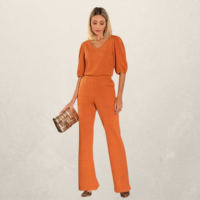 Conjunto Blusa Decote V com Calça Flare