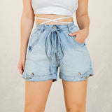 Shorts Feminino Com Amarração Do Cós E Botão Na Barra